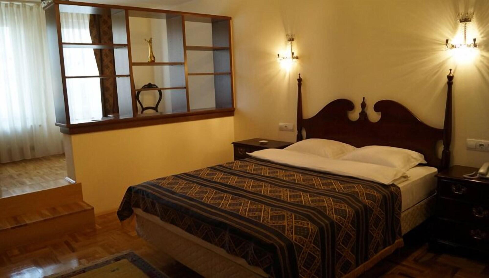 Hotel Octagon Sarajevo Buitenkant foto