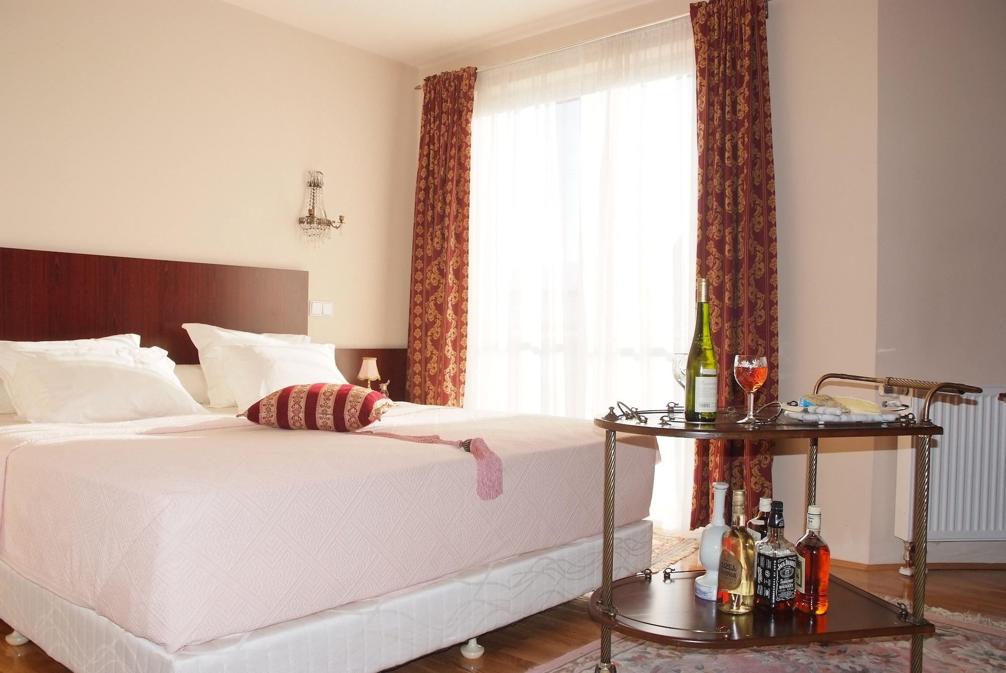 Hotel Octagon Sarajevo Buitenkant foto