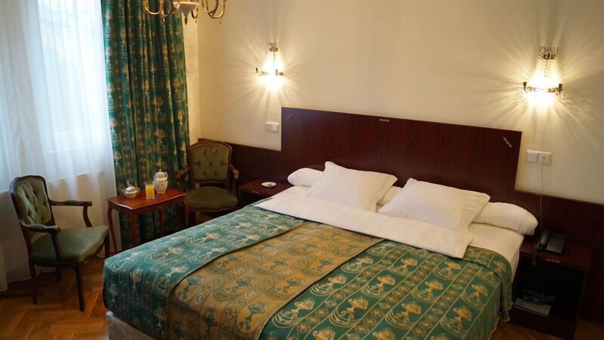 Hotel Octagon Sarajevo Buitenkant foto