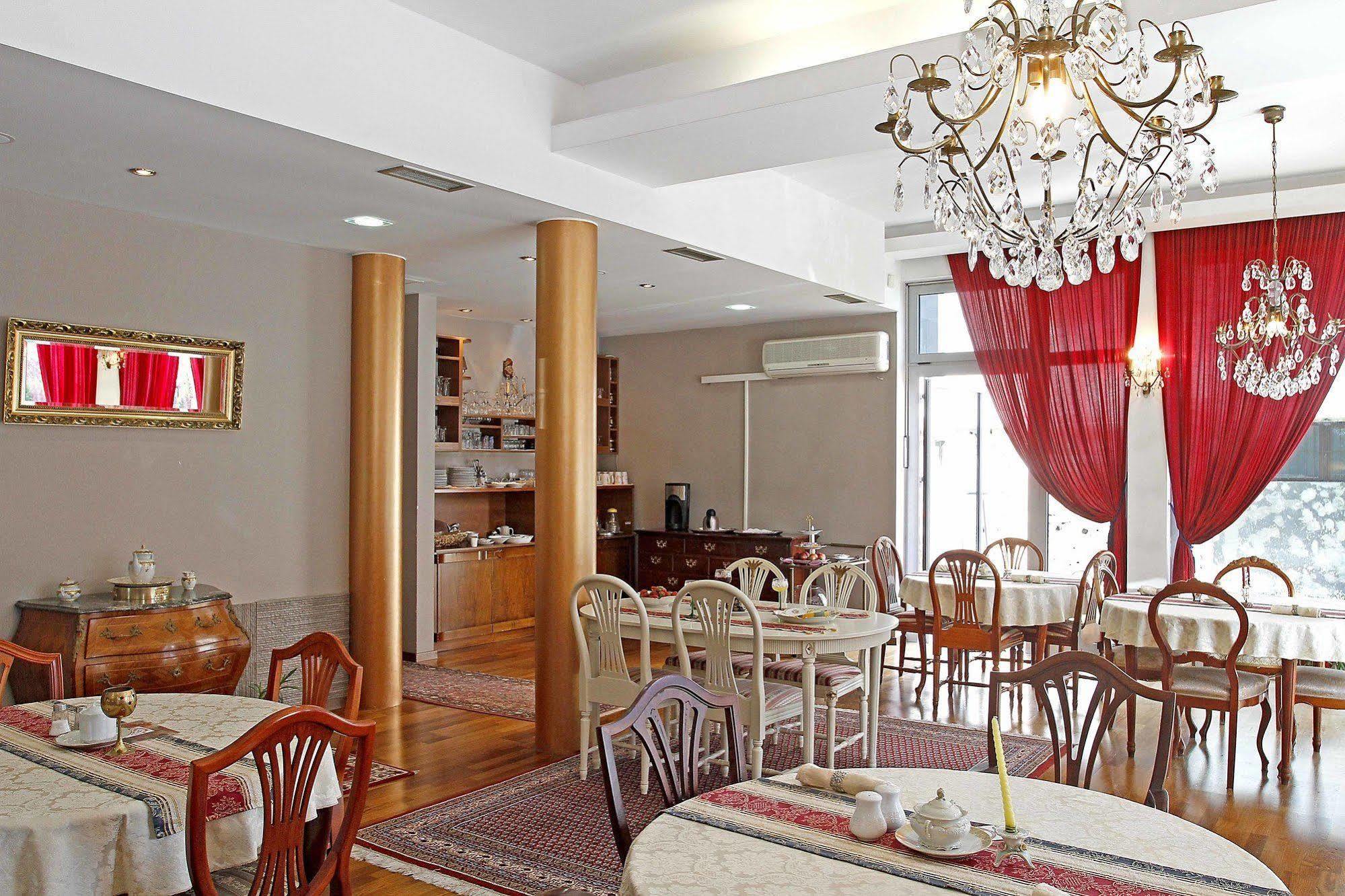 Hotel Octagon Sarajevo Buitenkant foto