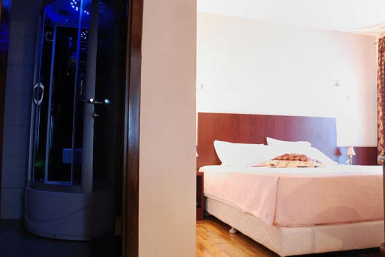 Hotel Octagon Sarajevo Buitenkant foto